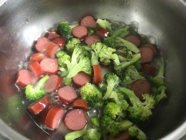 西兰花鹌鹑蛋咖喱饼