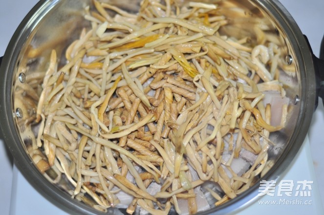 黄花菜豆筋烧肉