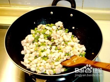 榛仁青豆炒鱼糜