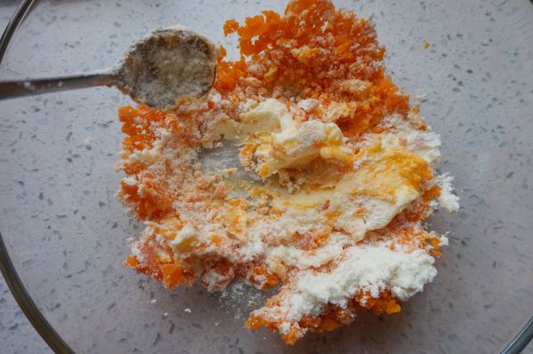 酥皮奶黄流沙月饼