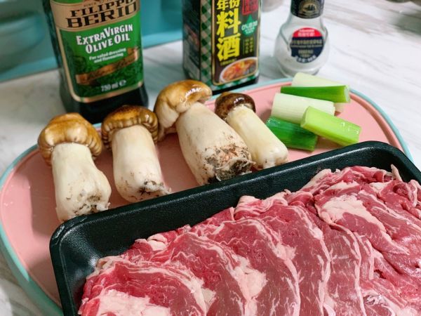 鲜姬松茸煮牛肉