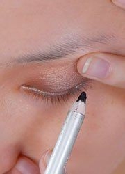 教你怎样画初美美眼线