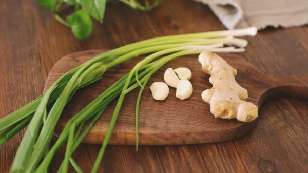 爆炒龙虾尾配啤酒