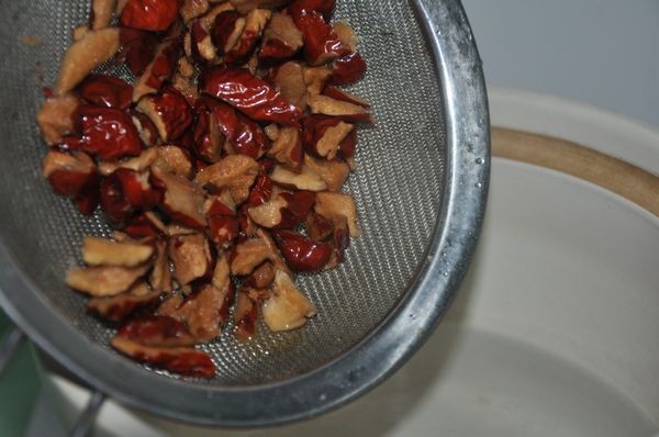 脆梨红枣银耳汤