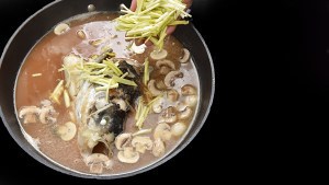 红汤胖头鱼的制作步骤！