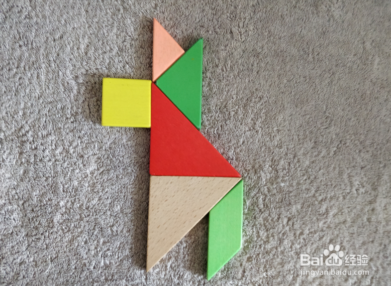 用七巧板怎样拼一只竖尾巴站着的狗？