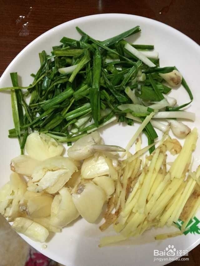 没有齐全的调料,也能做出可口足量的家常辣子鸡