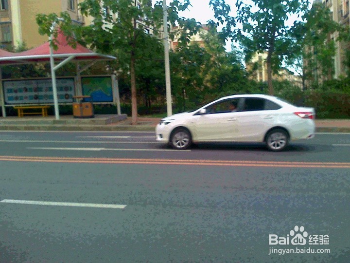 行驶中轿车怎样拍清晰的画面