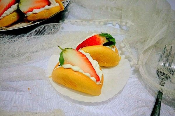 #网红美食我来做#奶油草莓小贝