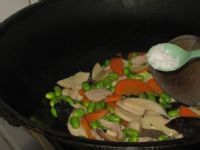 杏鲍菇肉片炒毛豆的做法