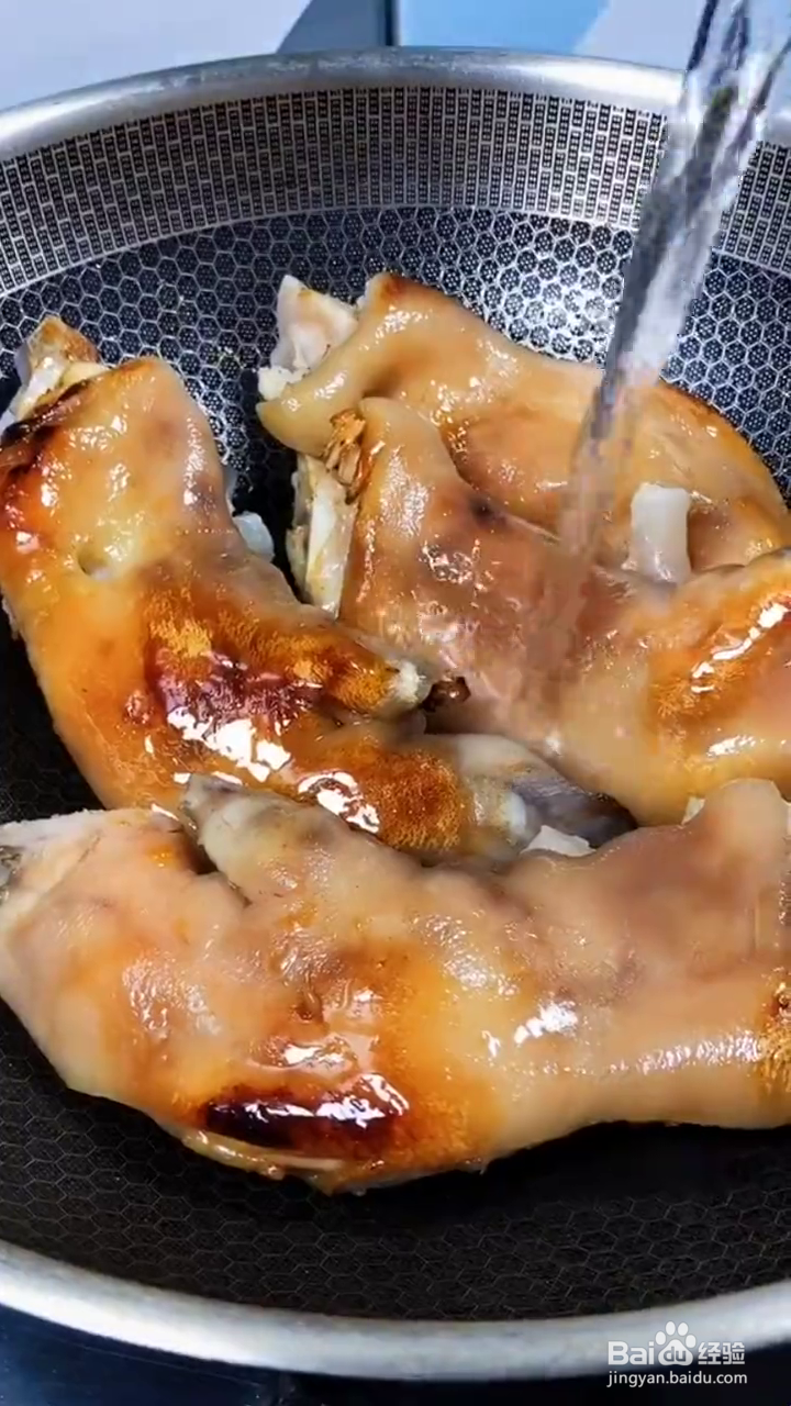如何制作好吃软烂的红烧猪蹄？