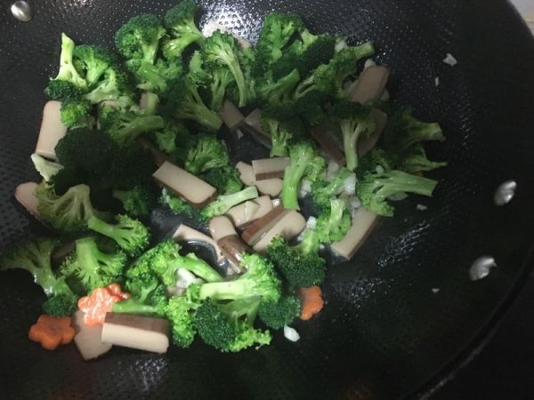 清炒西兰花鸡蛋干