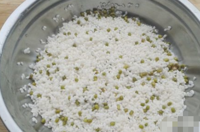 包粽子的豆子叫什么豆
