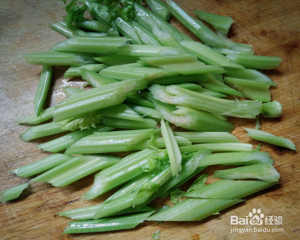 老厨师教你做西芹烧鱿鱼卷