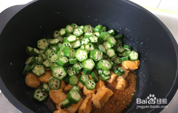 秋葵炒鸡丁的做法