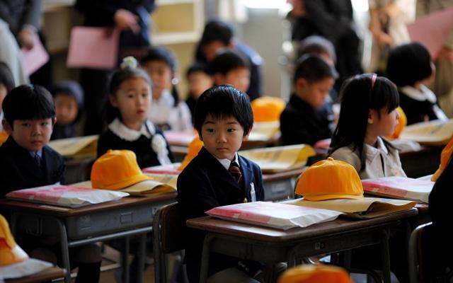 关于日本有亲戚想让小朋友去日本上小学需要哪些手续。