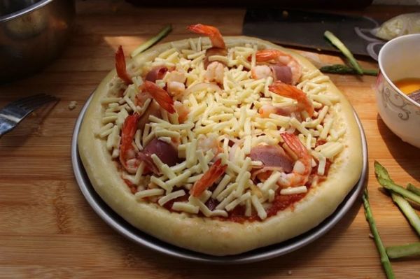 腊肉卷大虾披萨