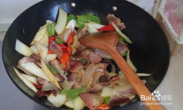 白菜炒腊肉的制作方法