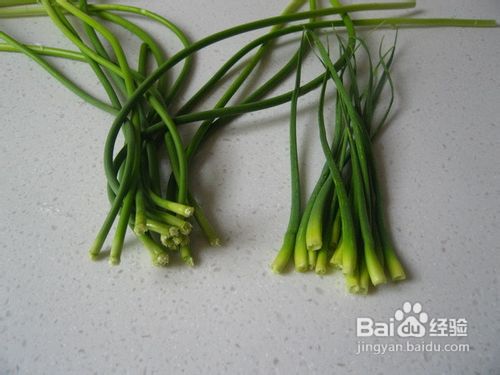 冬天里的干锅美食－－蒜苗鸭掌干锅