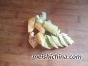 白菜炖排骨的做法