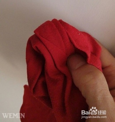 胶布、贴纸等撕下后的残留粘胶垢怎样快速清除