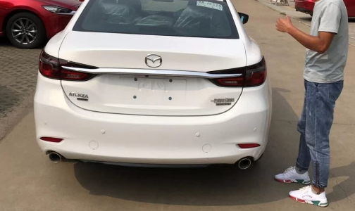 怎么实现尾灯亮前面那个灯不亮