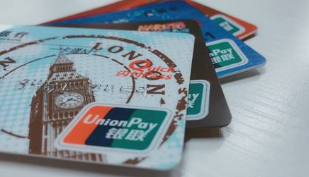 邮储卡被暂停非柜面交易，一天内有一次两千多的转账收入及支出，请问是这个原因被冻结了吗