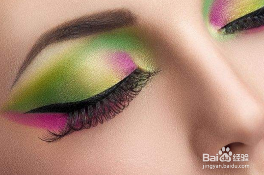 眼妆跟唇妆如何搭配比较好看?