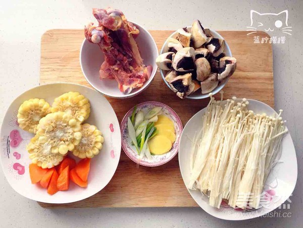 鸡腿骨玉米口蘑汤