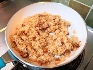 核桃炒饭的做法