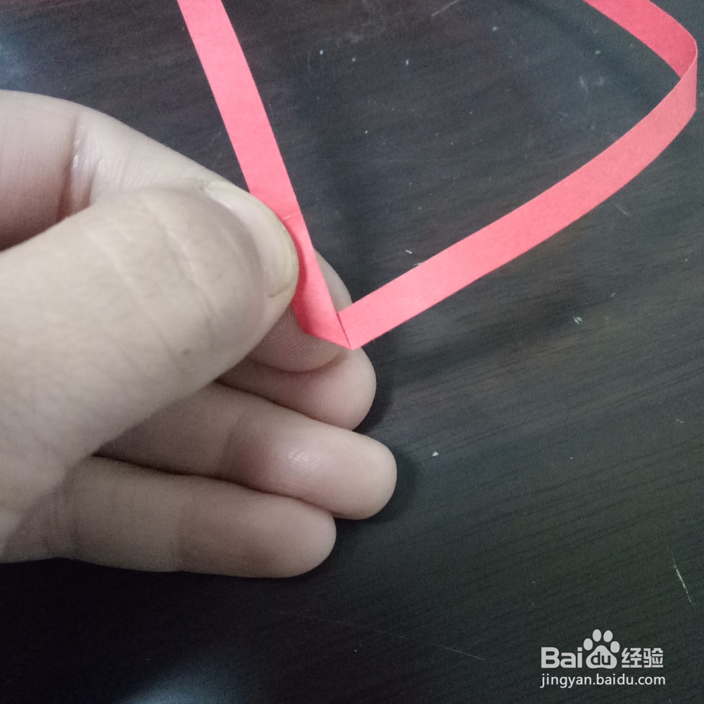 怎样用衍纸条折幸运星的方法