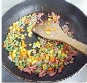 给剩米饭披上华丽的外衣—蛋包饭