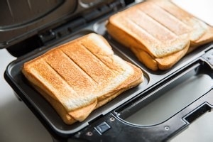 海盐红豆沙乳酪热压三明治怎么做？