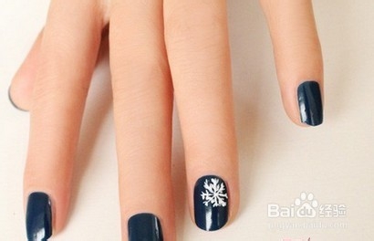 美甲教程:如何打造雪花美甲