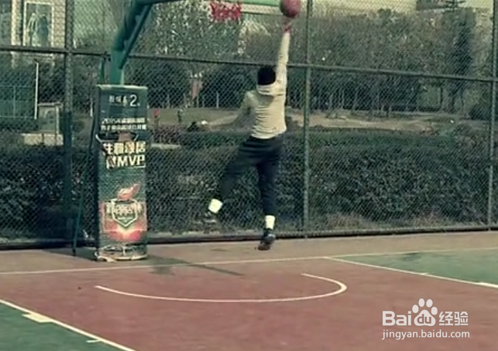 山姆高德式的上篮是如何完成的？