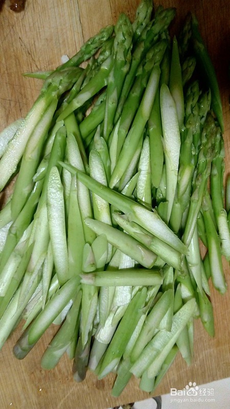 清淡美味的腊肉炒芦笋