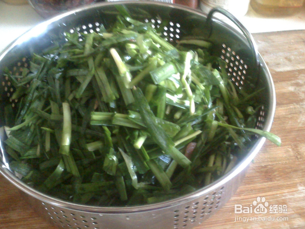 怎样做好烹调牛肉条韭菜的备料？