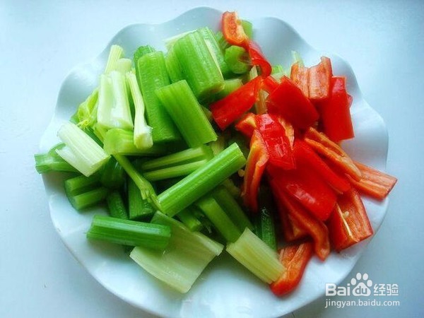 羊肉炒芹菜的做法