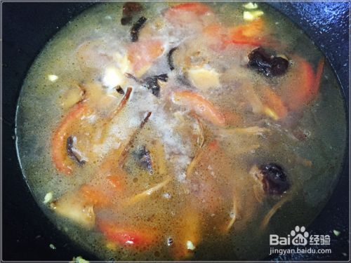 家常汤系黄花菜香菇西红柿汤