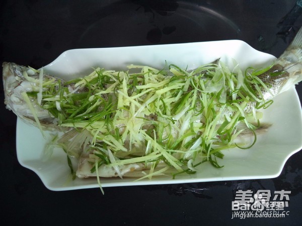 清蒸鲈鱼的做法