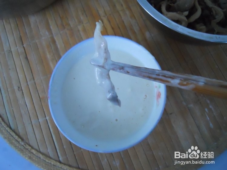 软炸新鲜的蘑菇