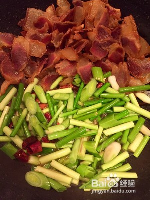 蒜苗炒腊肉的做法