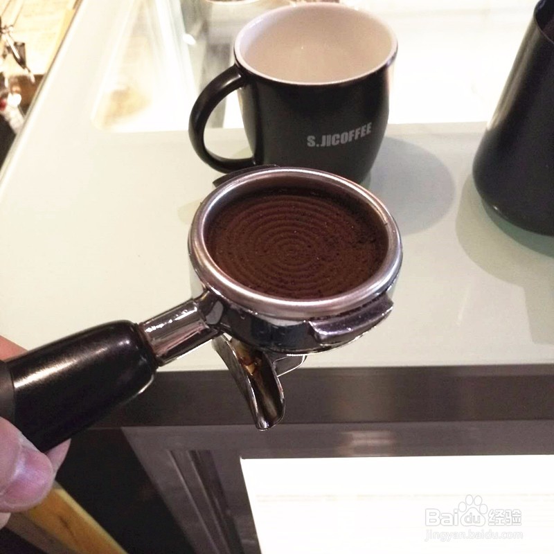 SCAE认证咖啡师教你在咖啡店该如何做好一杯拿铁