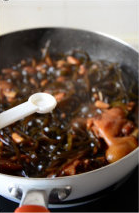 海带花生烧猪蹄