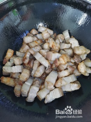 红烧肉炖鹌鹑蛋的做法