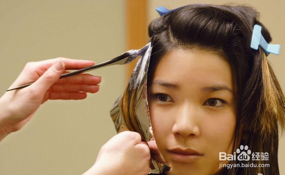 年末造型享百变“染烫时代”秀发就要精油滋养!