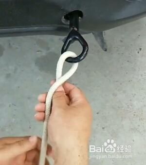 如何系拖车压扣？