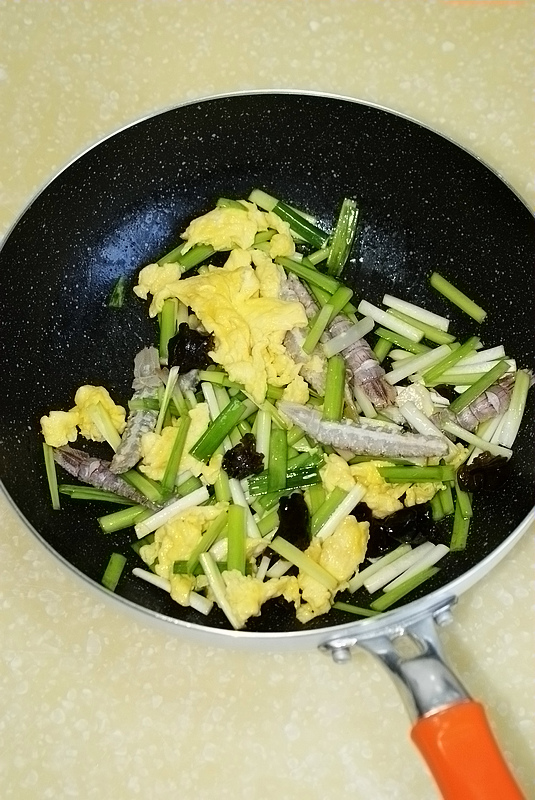 韭黄炒虾爬子肉