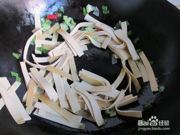 芹菜炒豆皮的做法