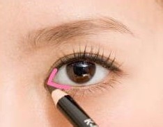 挑战眼妆细腻度 淡妆隐藏式眼线的画法